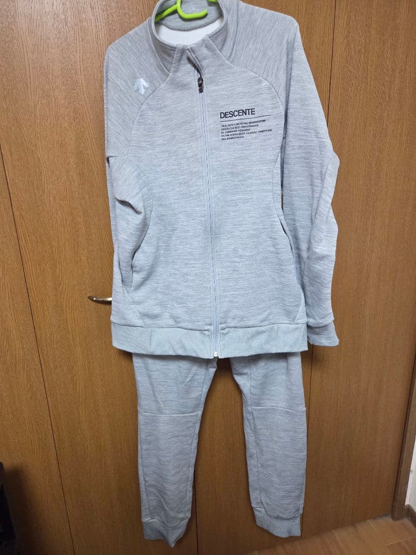 DESCENTE グレー ジャージ上下