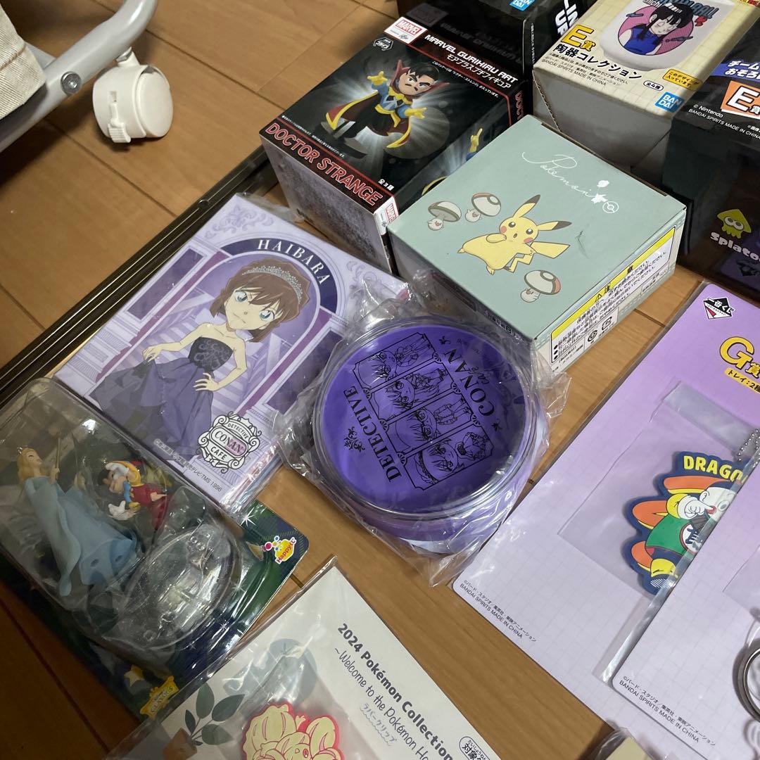 キャラクターグッズ　おもちゃ　まとめ売り　大量120サイズ