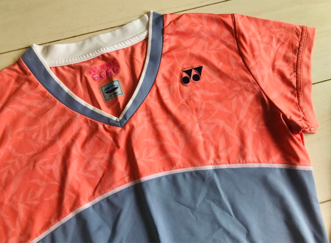 美品＊YONEXヨネックス＊コーラル×サックスブルーの切り替えデザイン上下セット