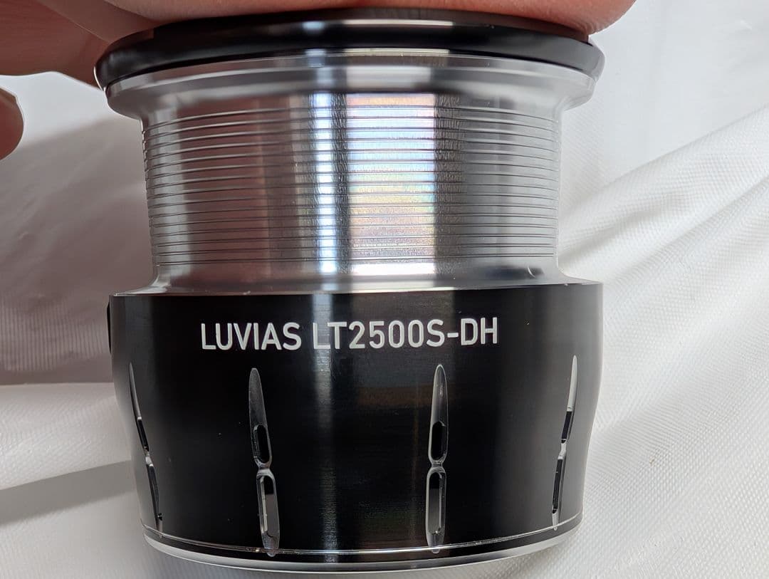 ダイワ　 24ルビアス LT2500S-DH 管776FP スプール　美品