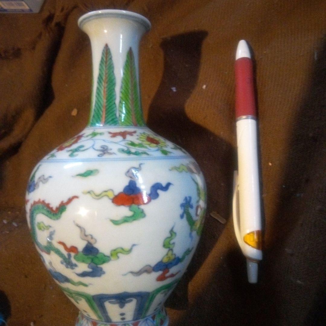中国陶磁器　成化　明代 ドラゴン装飾 陶器花瓶
