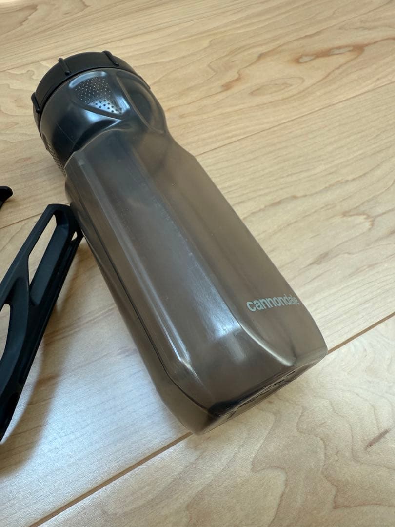 cannondale スーパーシックスエボ付属ボトルとケージのセット