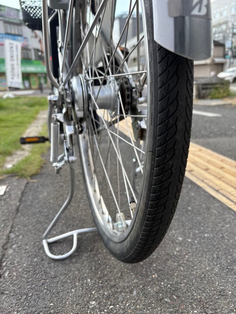中古24インチブリヂストン電動アシスト自転車　8.7Ah 大阪　012番