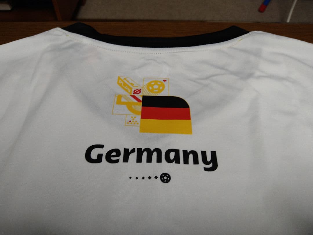 【新品】2022年 サッカー FIFAワールドカップ ドイツ代表ポロシャツM