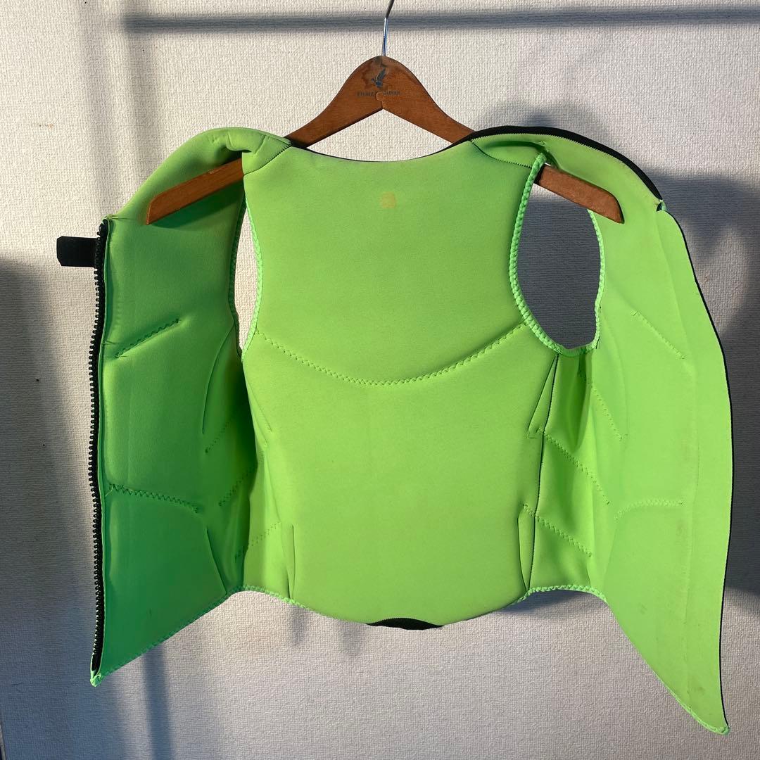 MADAIRウェットスーツベスト
