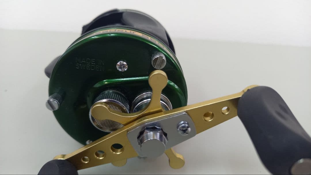 ABU アブガルシア　アンバサダー　5600C5 MAG-X グリーン