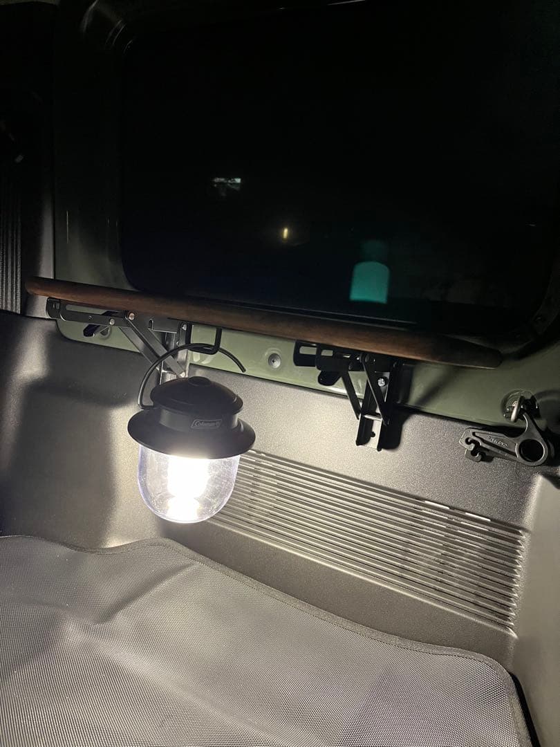 新型ジムニー　jb64 jb74 サイドテーブル　折り畳み式　運転席後ろ側用