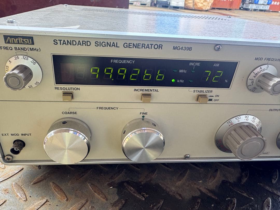 ●アンリツ MG439B 標準信号発生器 SIGNAL GENERATOR