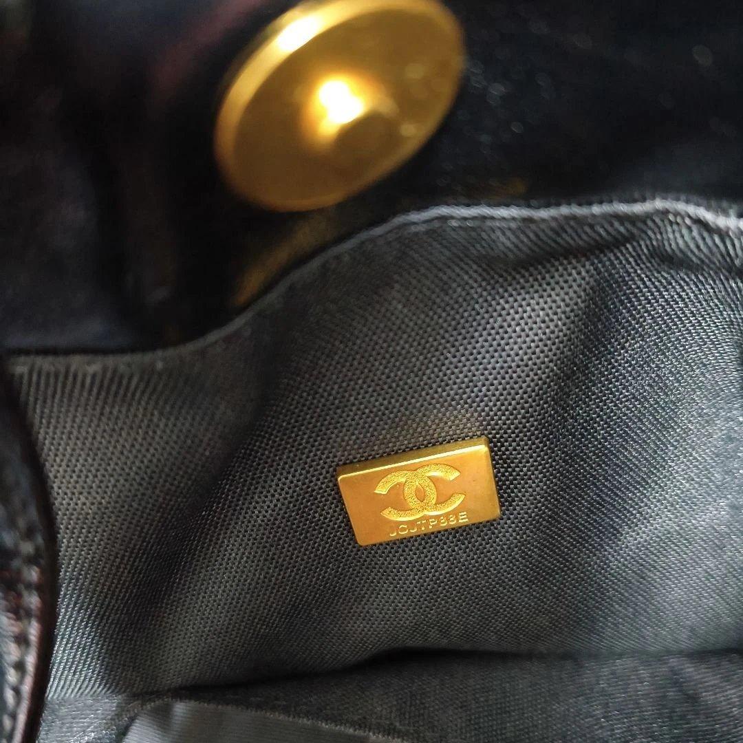 CHANEL ブラック キルティングショルダーバッグポーチ付