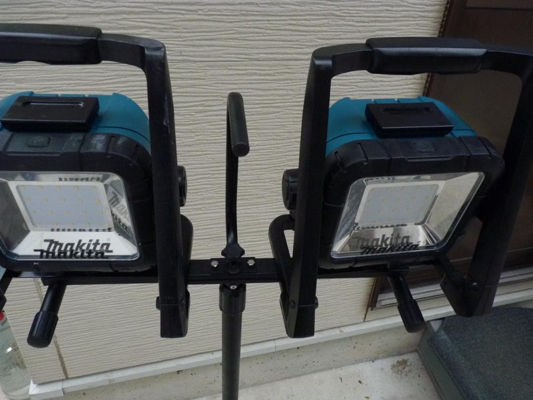 Makita LED作業灯 ML805の2灯セット 三脚付き
