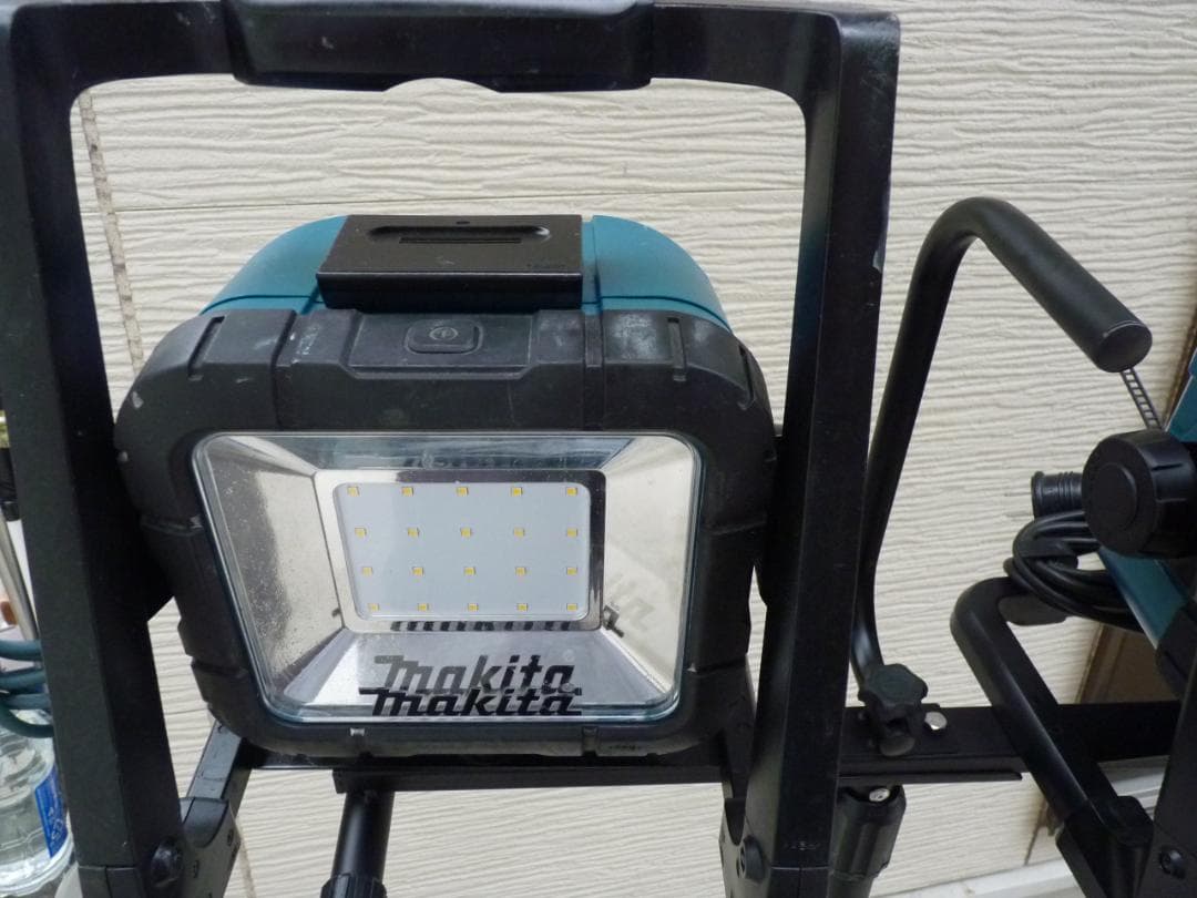 Makita LED作業灯 ML805の2灯セット 三脚付き