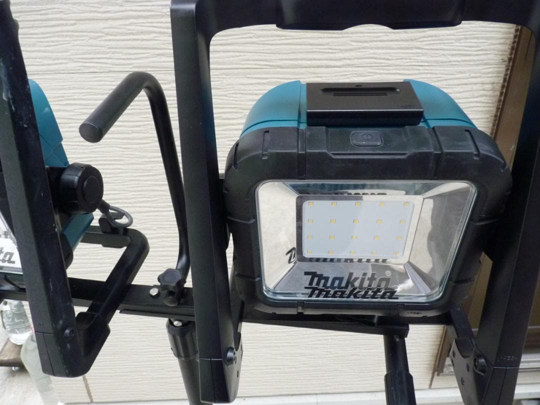 Makita LED作業灯 ML805の2灯セット 三脚付き