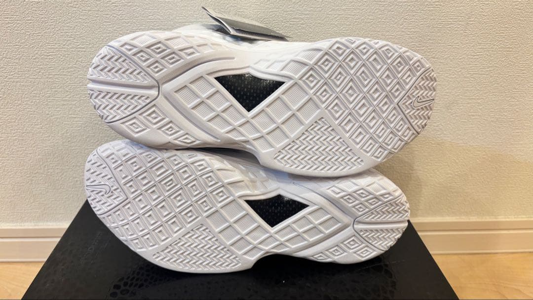 新品 NIKE コービー 3 プロトロ バスケットボールシューズ 25.0cm