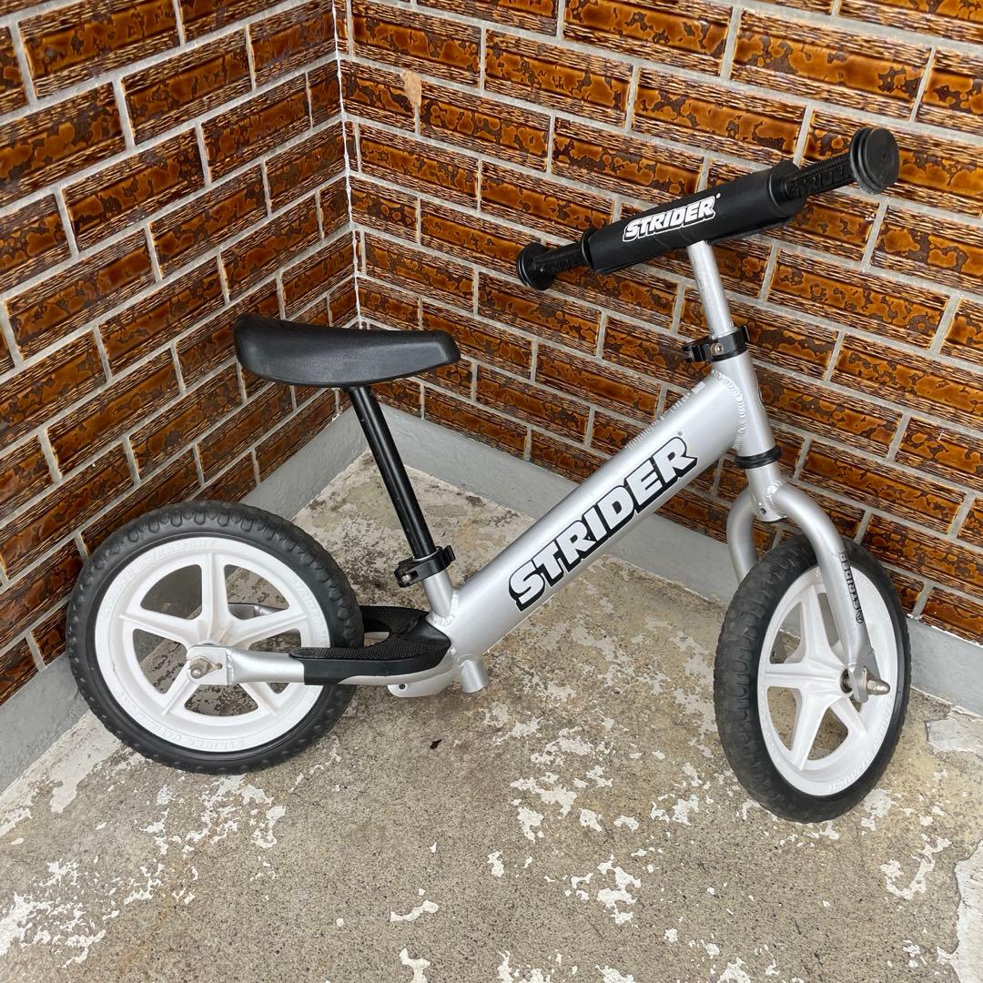 中古　STRIDER PROバランスバイク 12インチ シルバー　軽量！