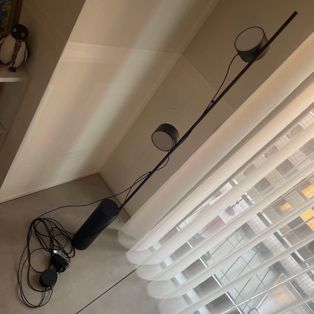 Muuto ポストフロアランプ　Post floor lamp black