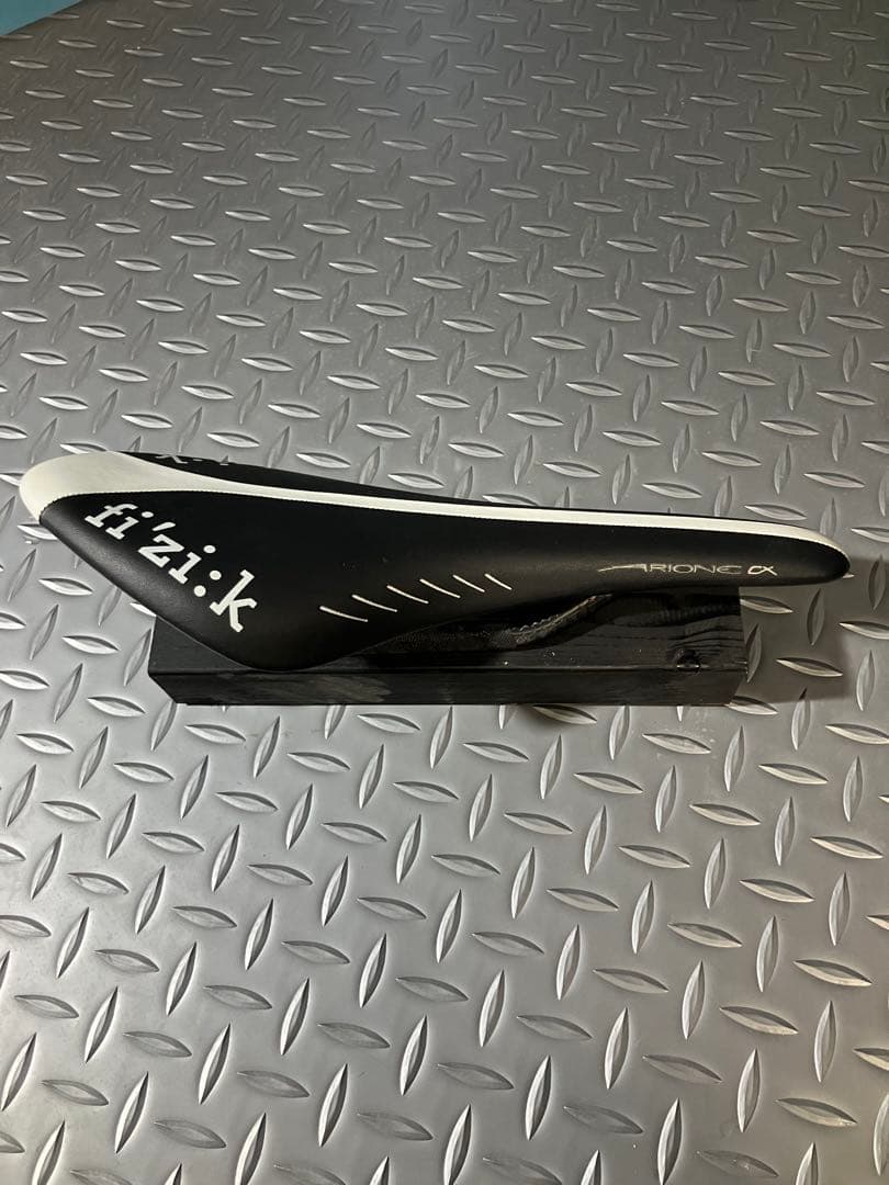 新品　fi'zi:k Arione CX カーボン