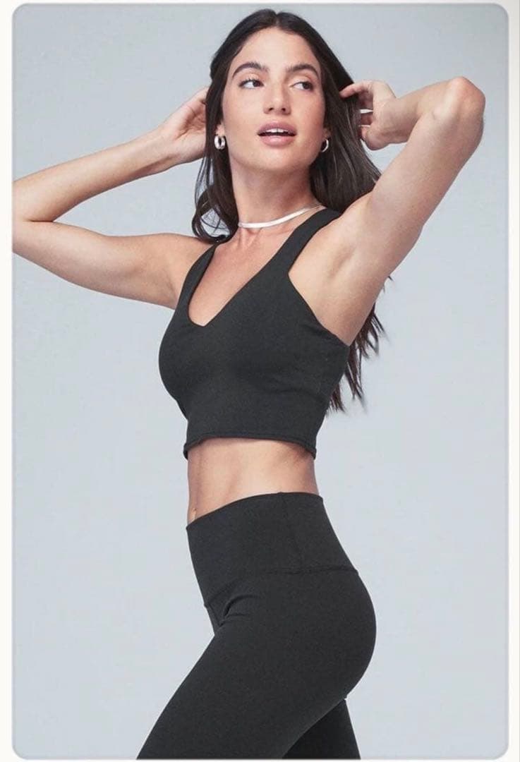 ALO yoga タンクトップAIRBRUSH REAL BRA ブラック