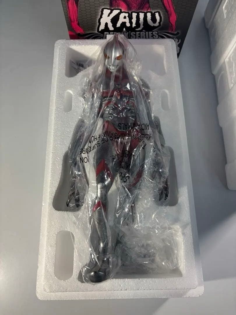 ACRO KAIJU REMIX SERIES にせ ウルトラマン