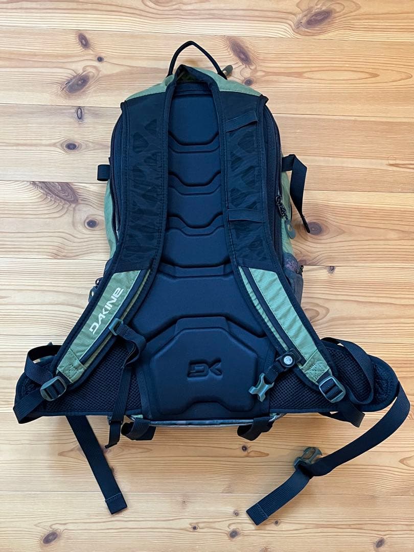 ダカイン DAKINE NOMAD 18Lバックパック マウンテンバイク用