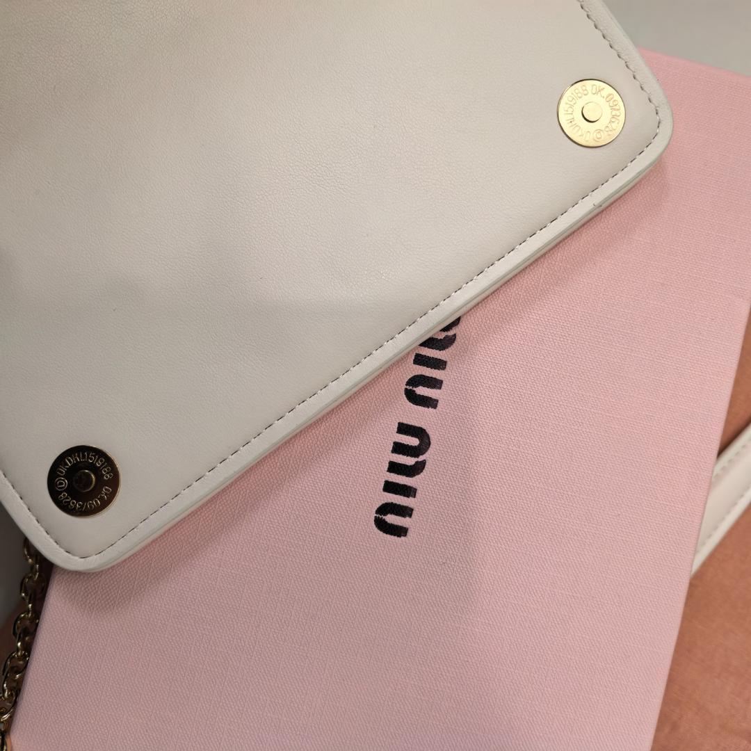 極美品 チェーンショルダーバッグ