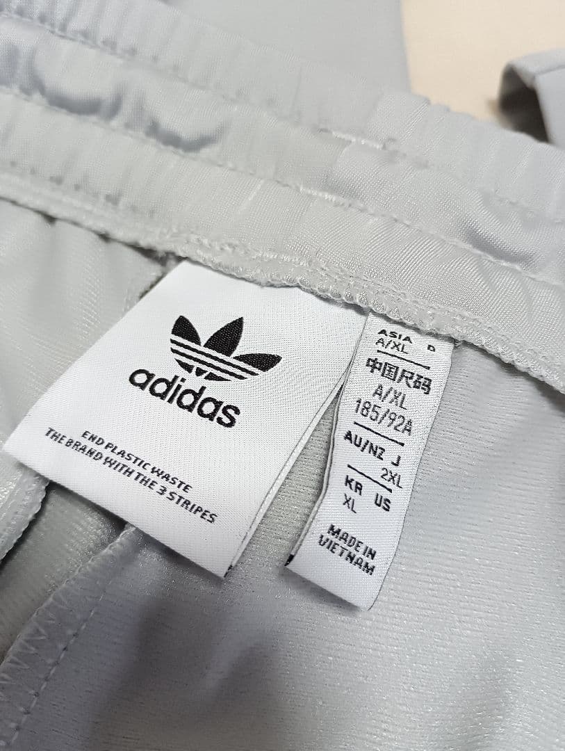 adidas ライトグレー ファイヤーバード 2XL 美品 IA6330