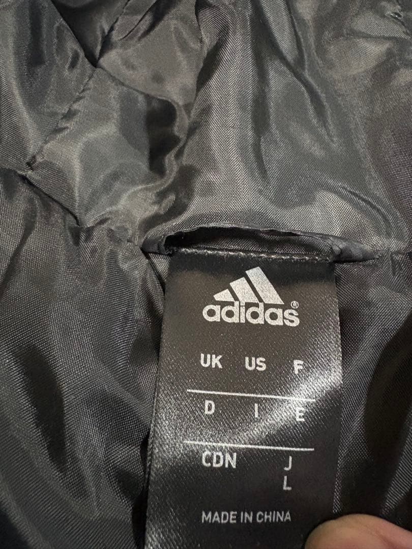 adidas ロングベンチコート
