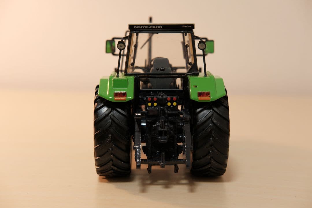 Deutz-Farh トラクターミニチュア1/32 限定1000台