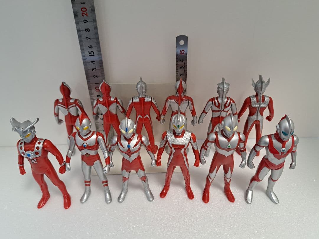 バンダイ「ベストウルトラマン」シリーズ塩ビフィギュア35体