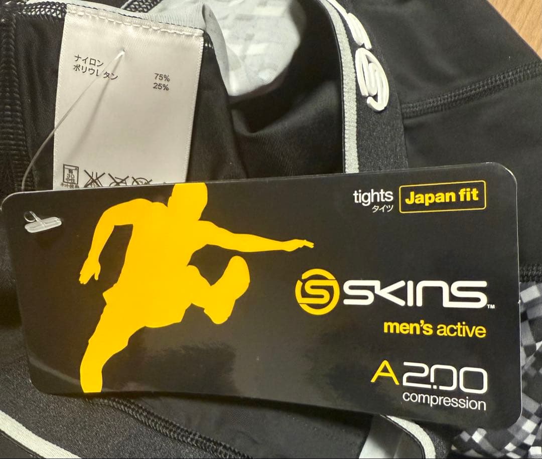 【新品＊未使用】スキンズ skins ロングタイツ A200 　　Mサイズ