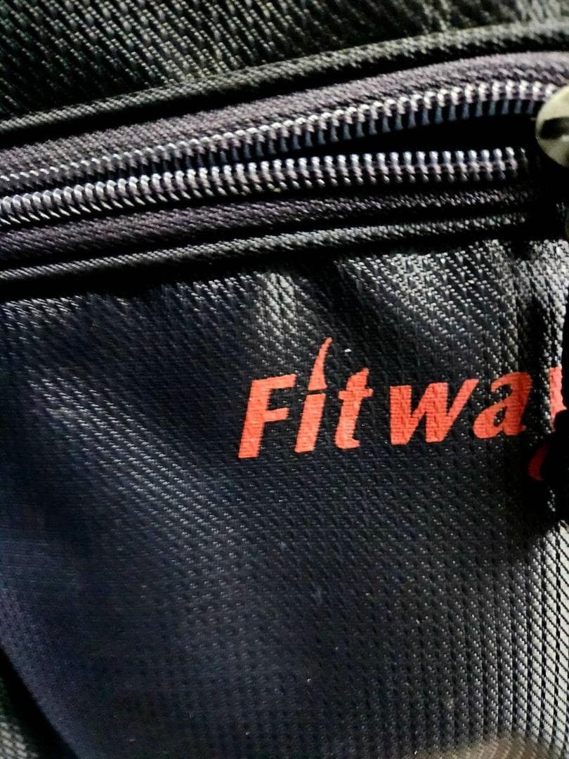 送料無料/美品FitWay 黒 軽量ゴルフバッグ・キャディバッグ