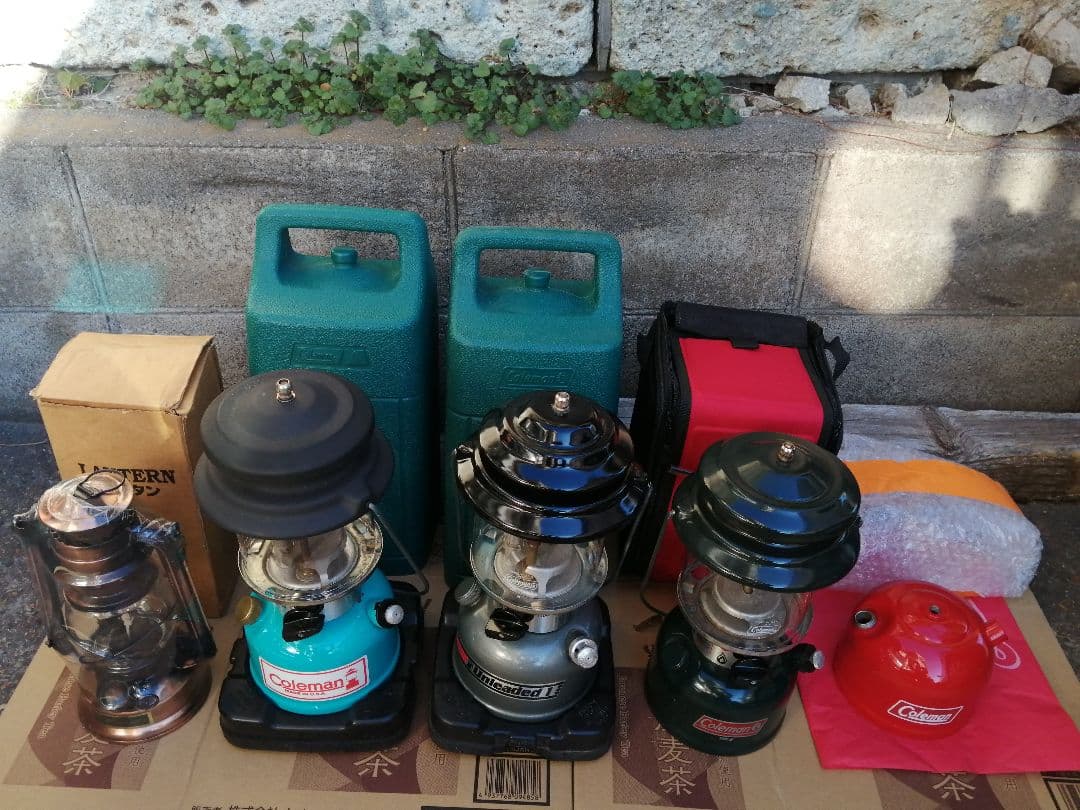 Colemanのランタン3台セット+おまけ3点です