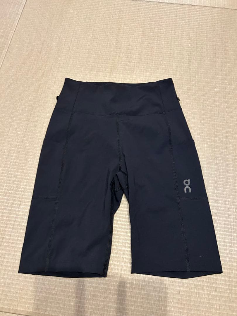 on ブラック ショートパンツ レギンス