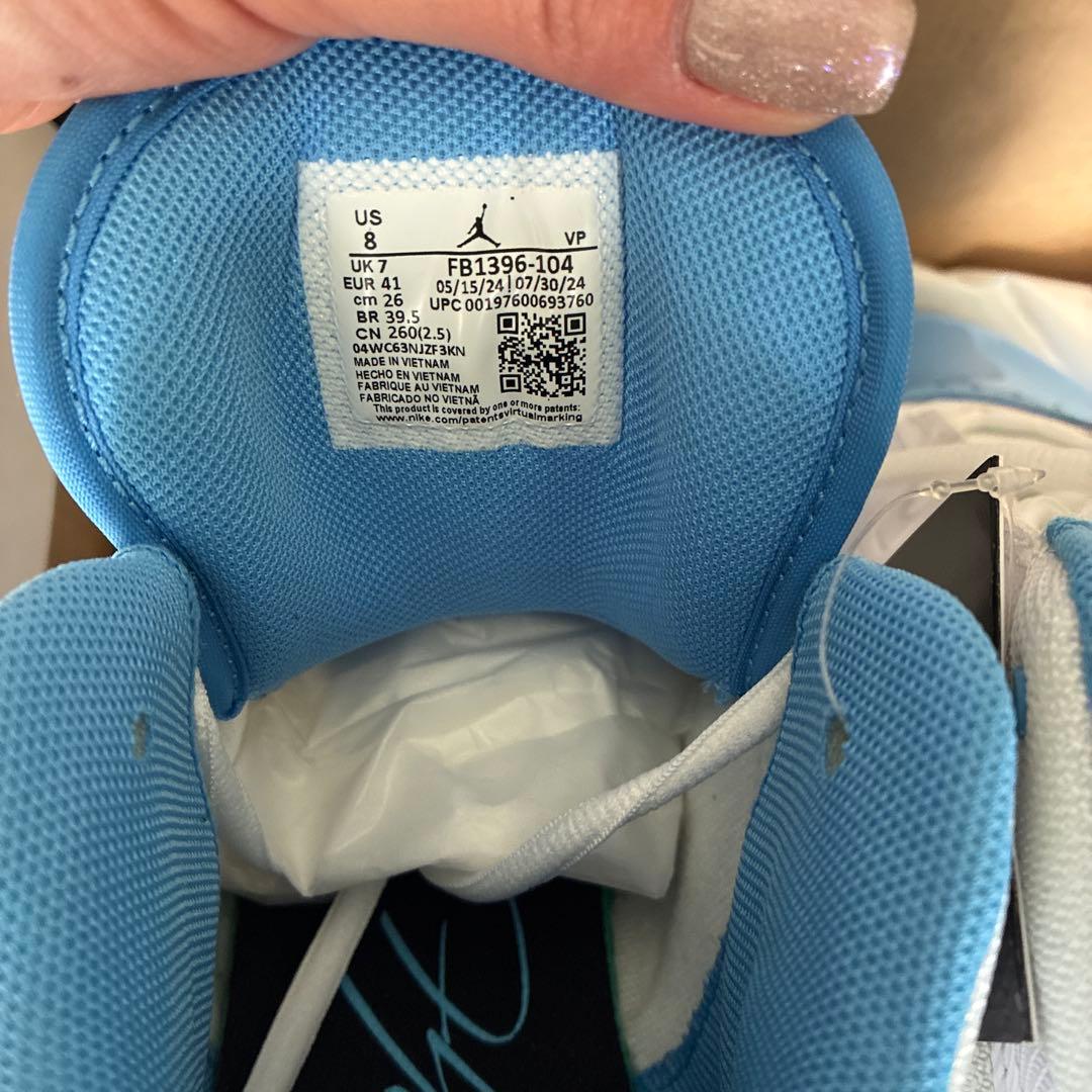 JORDAN STAY LOYAL 3 8 ホワイト/ユニバーシティブルー