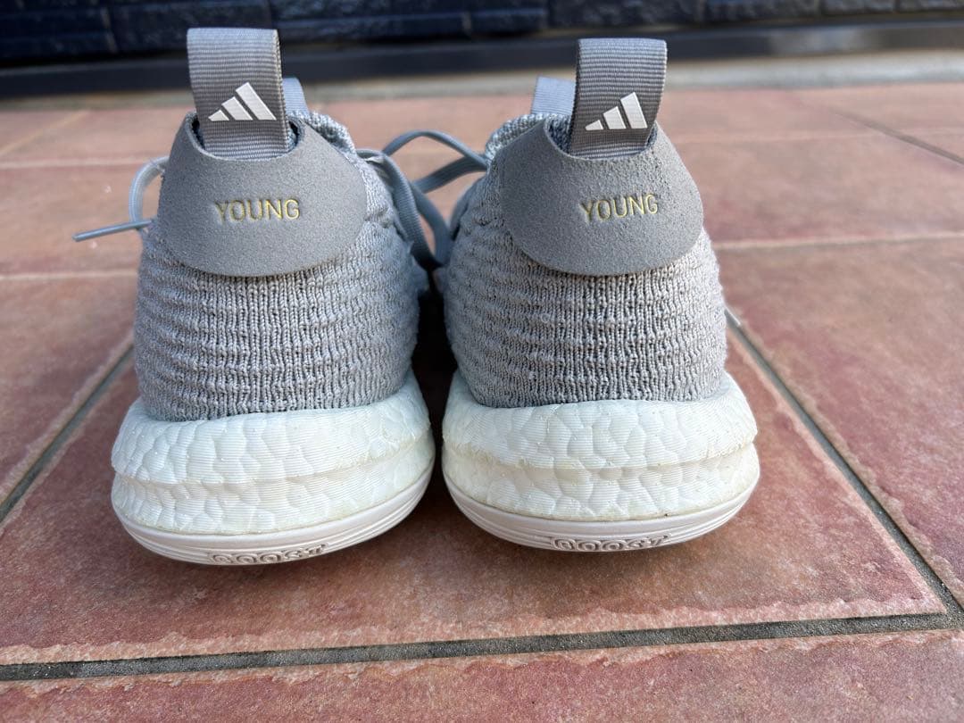 最終価格　人気 adidas トレイヤング2 27.0cm
