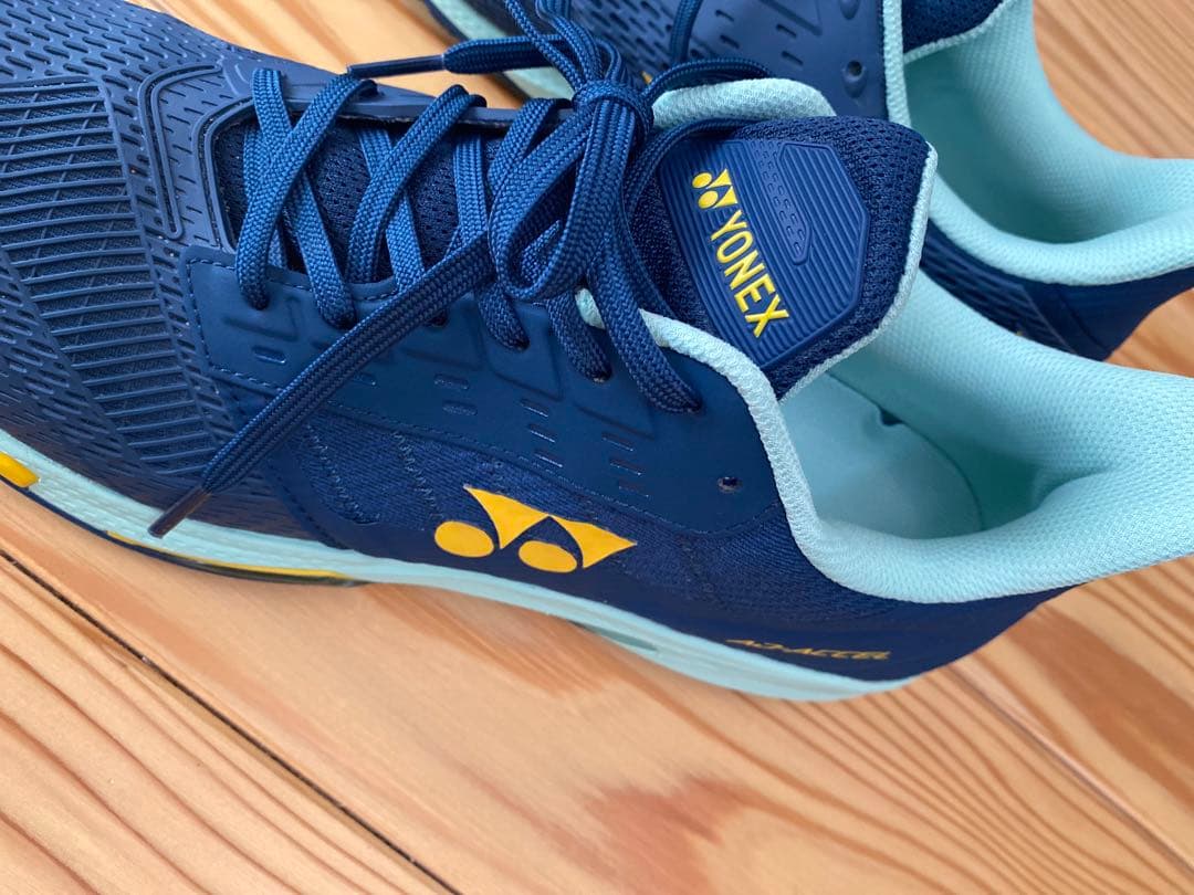 美品　YONEX テニスシューズ ネイビー27.5