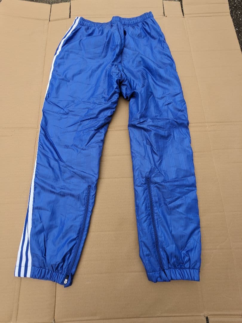 adidas　厚手ウィンドブレーカー　Lサイズ　未使用に近い