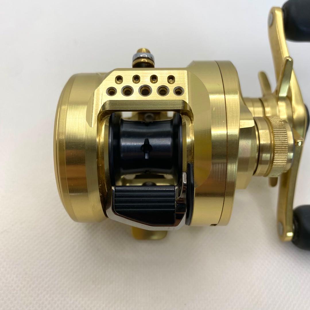 SHIMANO シマノ 21カルカッタコンクエスト100 右ハンドル