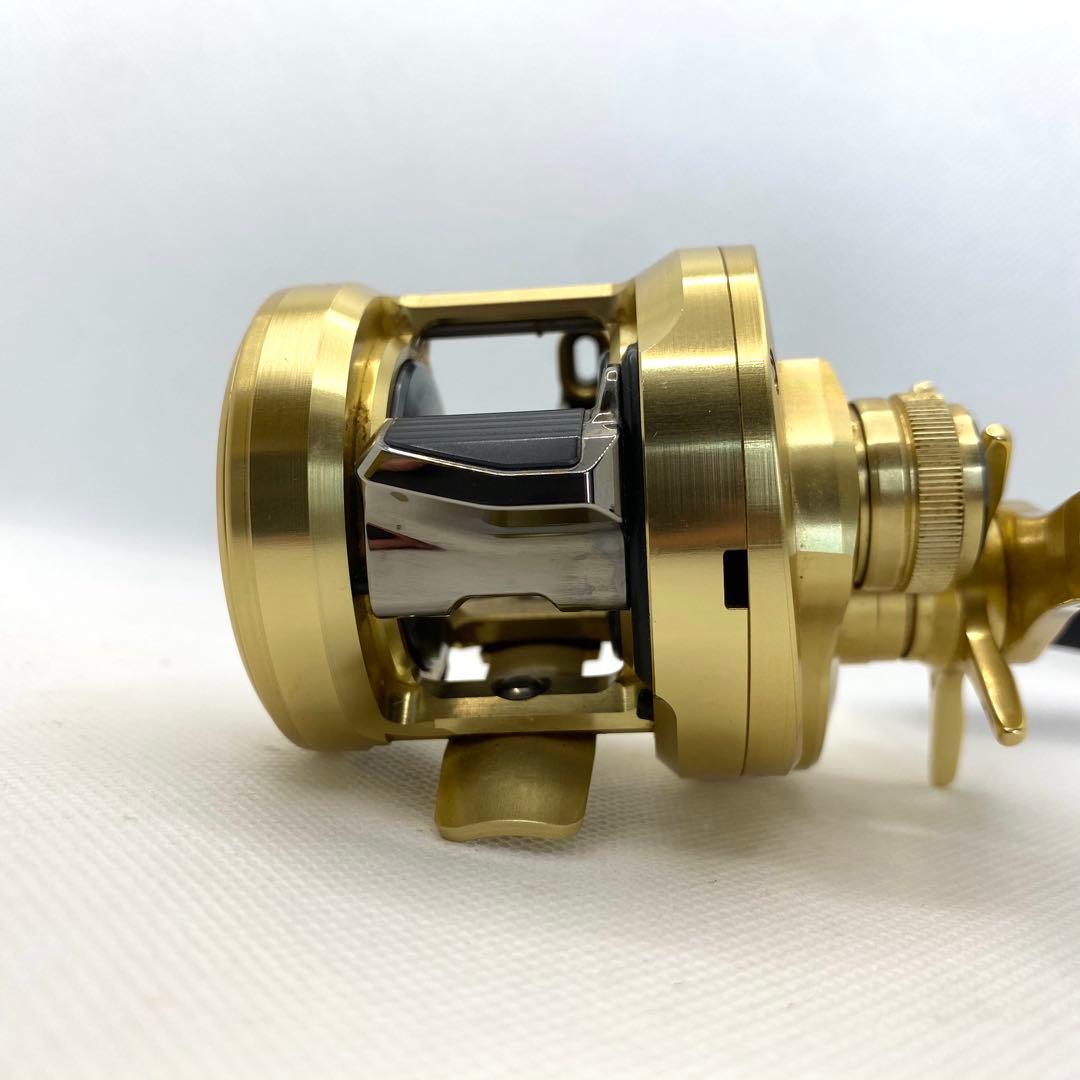 SHIMANO シマノ 21カルカッタコンクエスト100 右ハンドル