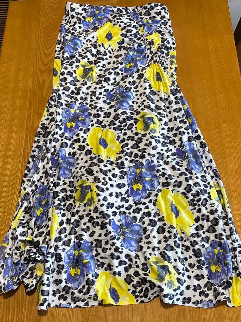 チャコット　社交ダンススカート　Mサイズ　美品