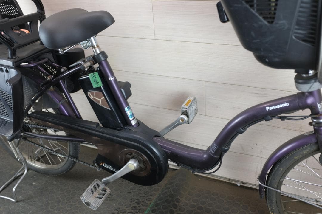 パナソニック ギュット　　20インチ　3段　8.9Ah（5点灯）充電器あり
