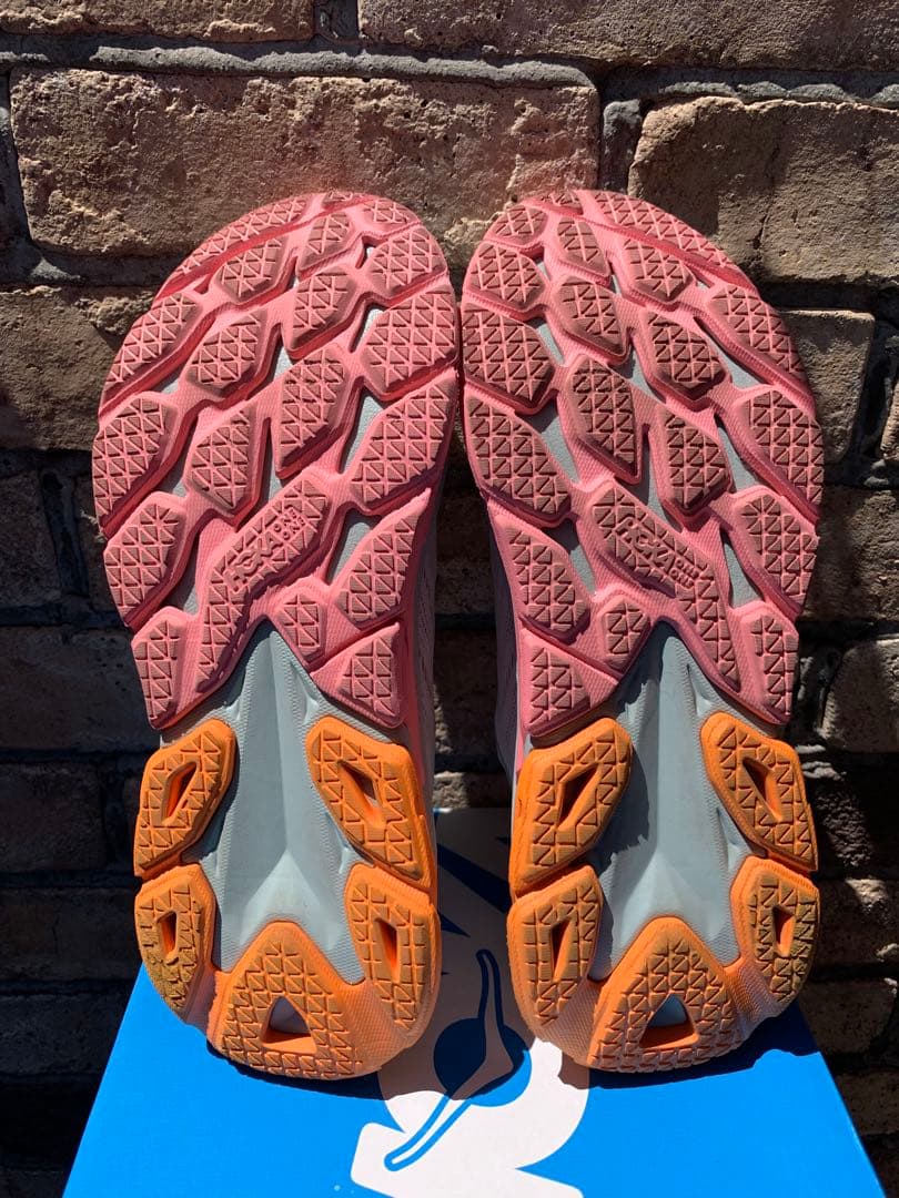 あや！正規品25cm！HOKA ランニングシューズ