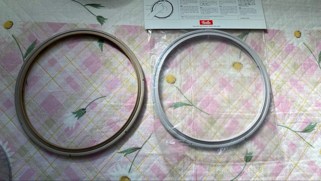 フィスラー圧力鍋　4.5リットル レシピ本と替えパッキン付き