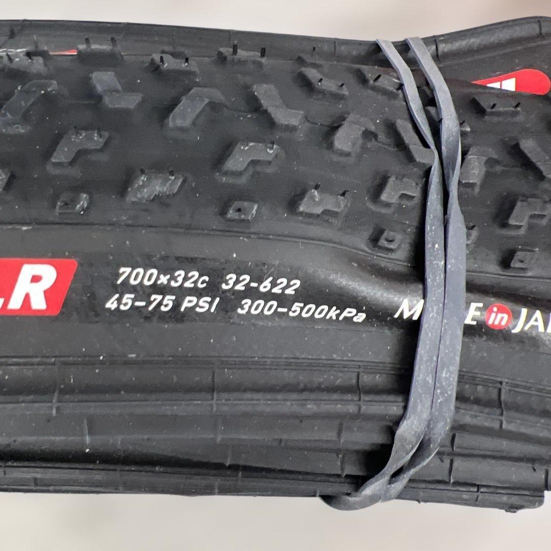601533 IRC TIRE 自転車タイヤシラク CX700×32Cブラック