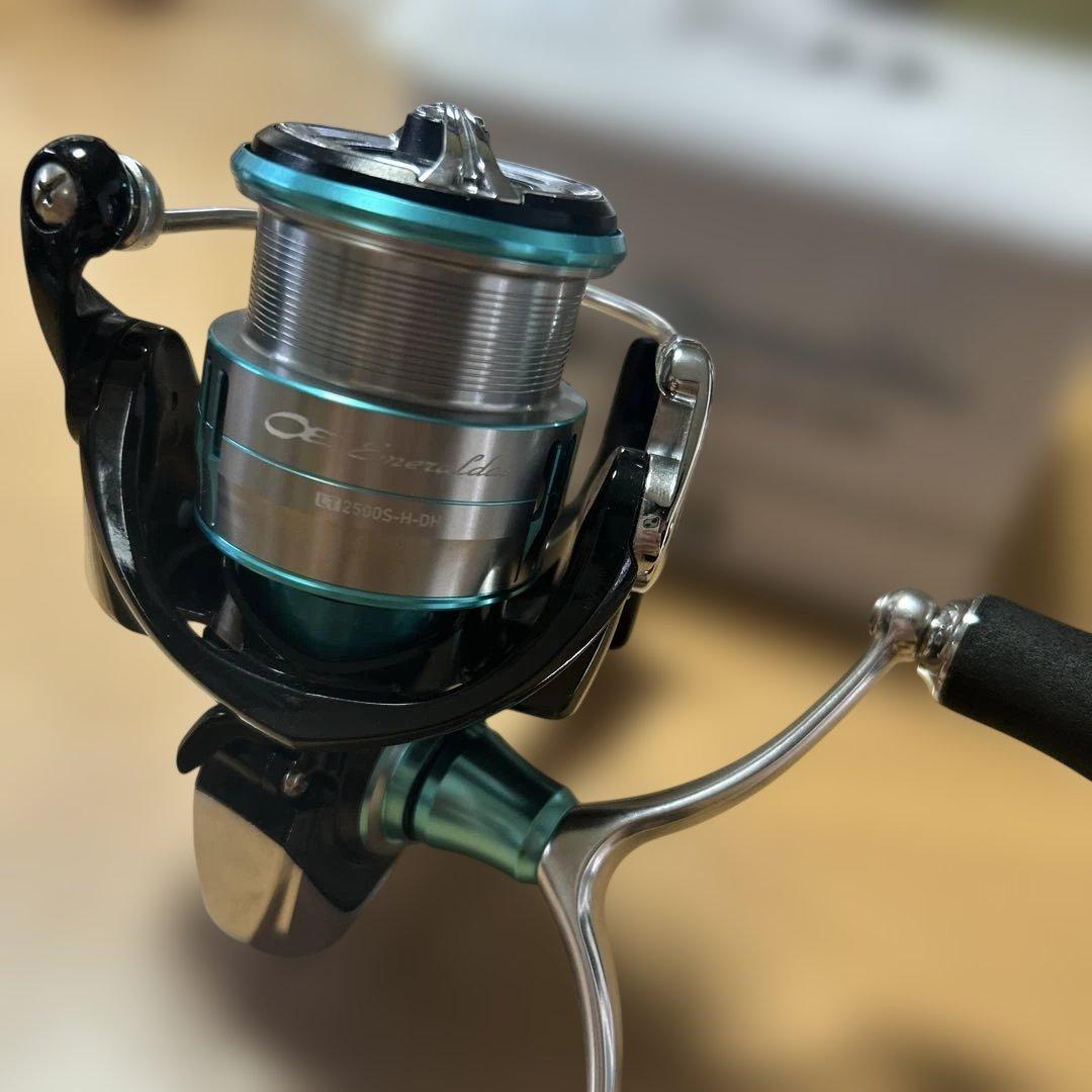 Daiwa 19 Emeraldas 2500S-H-DH スピニングリール