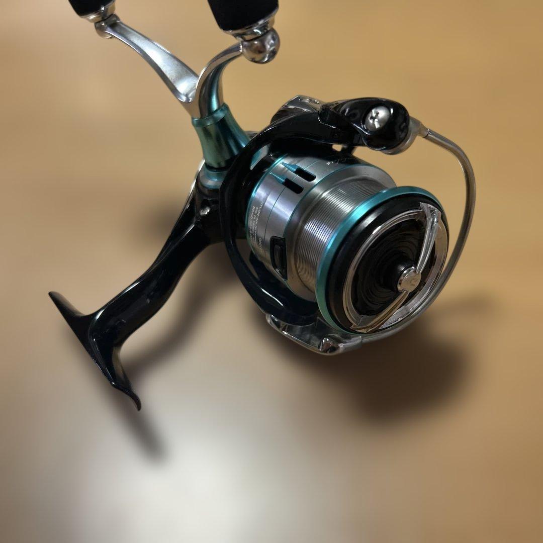Daiwa 19 Emeraldas 2500S-H-DH スピニングリール