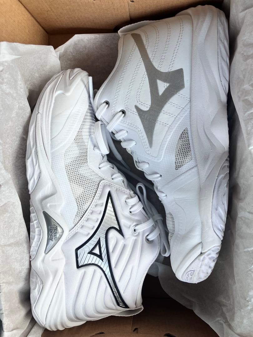 MIZUNOウエーブモーメンタム エリート ミッド23.0cm
