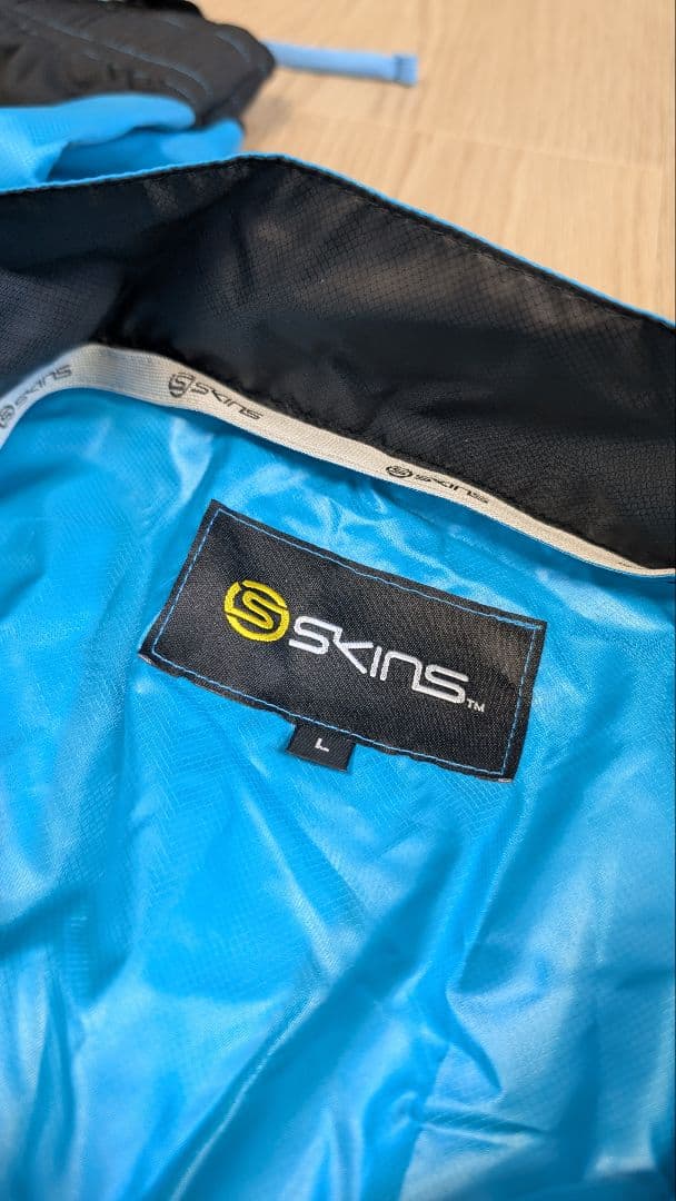 SKINS ウィンドブレーカー上下セット Lサイズ 新品タグ付き