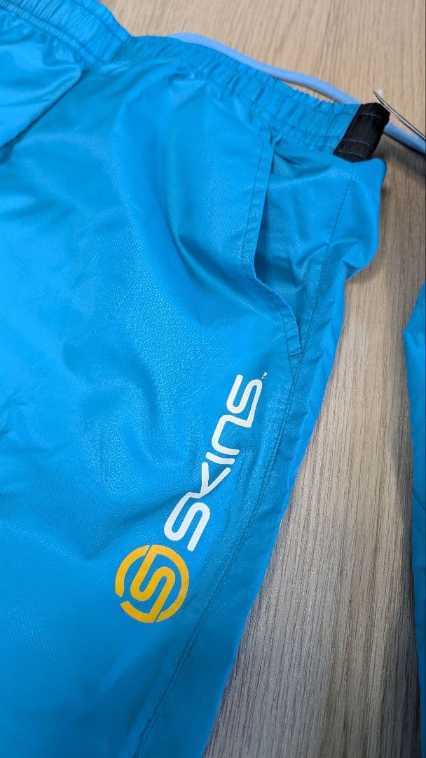 SKINS ウィンドブレーカー上下セット Lサイズ 新品タグ付き