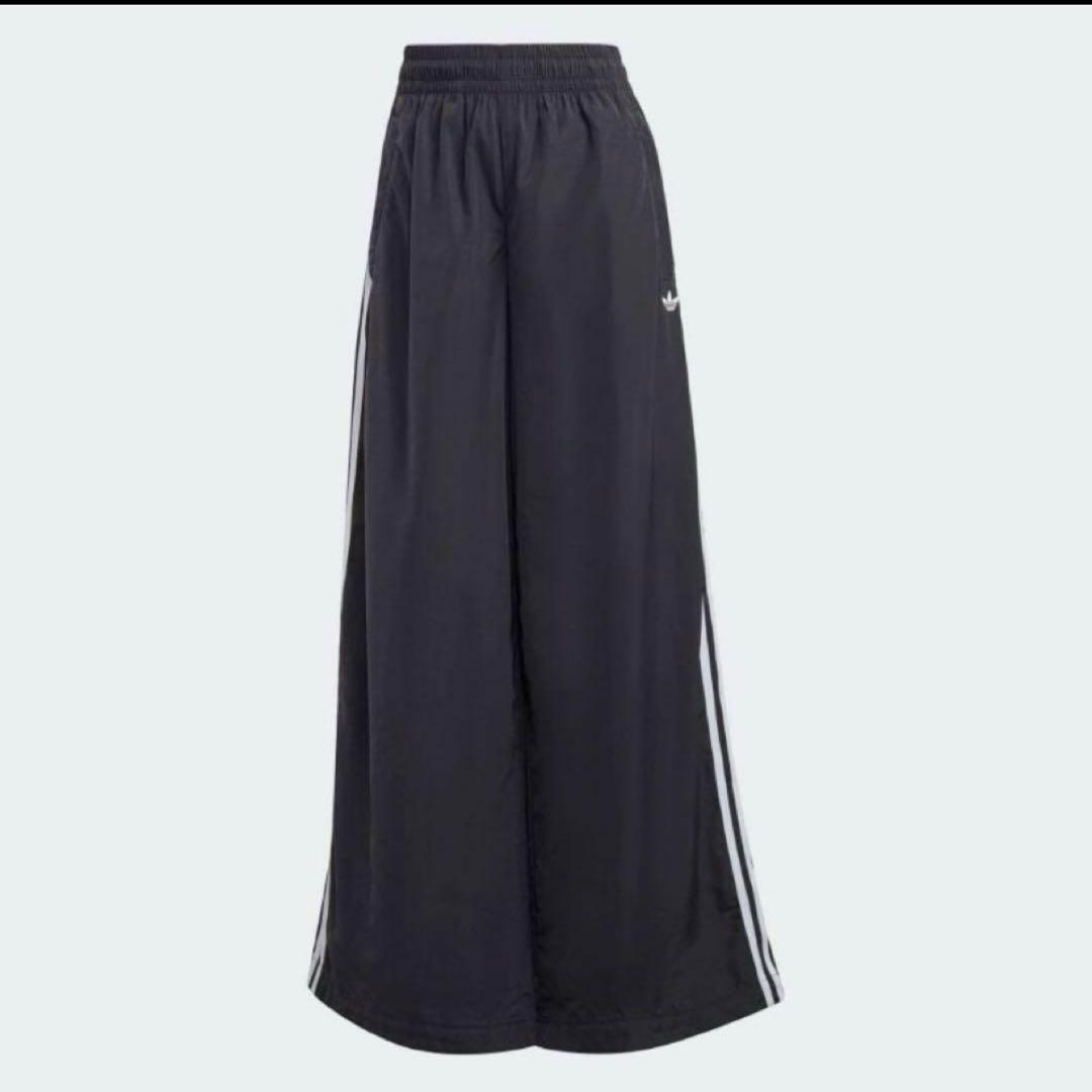 adidas オーバーサイズ トラックパンツ（ジャージ）