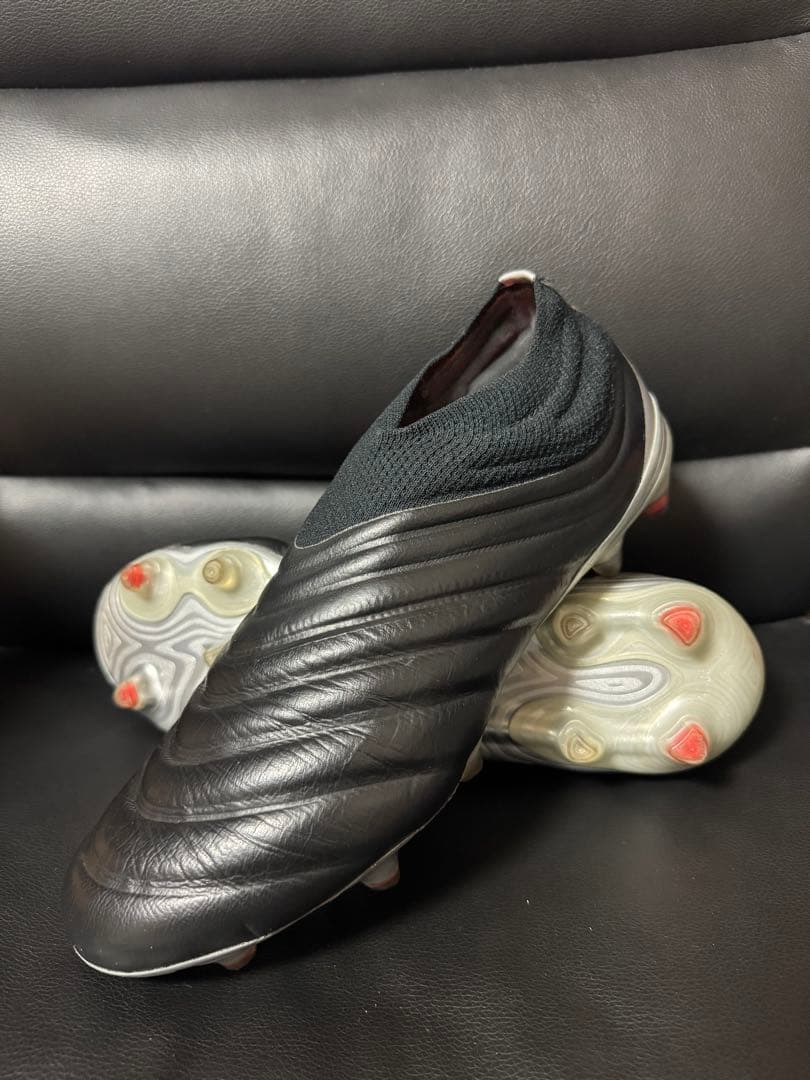 adidas サッカーシューズ・スパイク ブラック/レッド